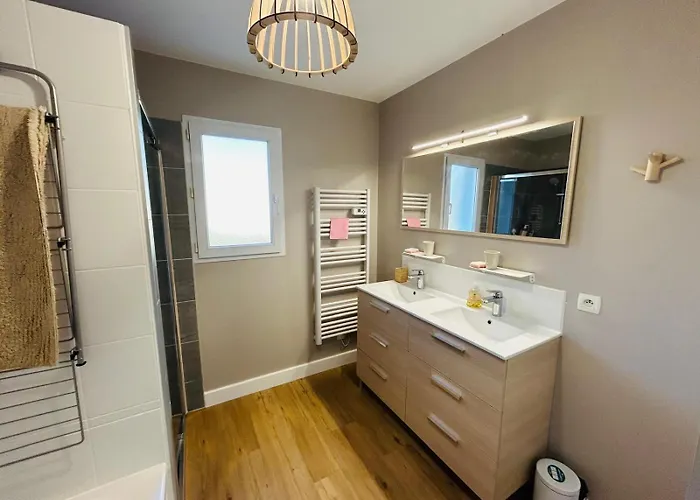 La Maison Du Renclos Maison Familiale, Au Calme Quartier Nature Proche Centre Ville, 8 Personnes, Grand Jardin Clos Avec Piscine Couverte * Talmont-Saint-Hilaire