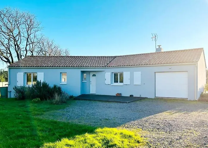 La Maison Du Renclos Maison Familiale, Au Calme Quartier Nature Proche Centre Ville, 8 Personnes, Grand Jardin Clos Avec Piscine Couverte Hébergement de vacances Talmont-Saint-Hilaire
