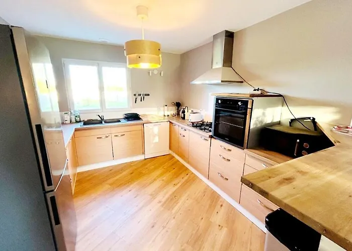 La Maison Du Renclos Maison Familiale, Au Calme Quartier Nature Proche Centre Ville, 8 Personnes, Grand Jardin Clos Avec Piscine Couverte *