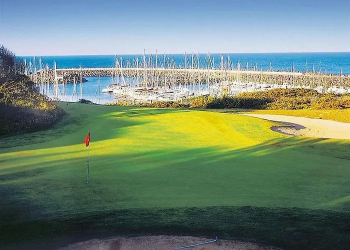 La Maison Du Renclos Maison Familiale, Au Calme Quartier Nature Proche Centre Ville, 8 Personnes, Grand Jardin Clos Avec Piscine Couverte Hébergement de vacances Talmont-Saint-Hilaire