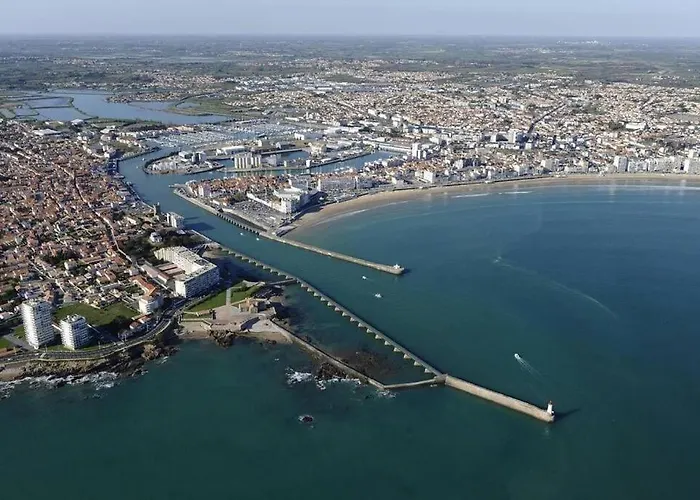 La Maison Du Renclos Maison Familiale, Au Calme Quartier Nature Proche Centre Ville, 8 Personnes, Grand Jardin Clos Avec Piscine Couverte Talmont-Saint-Hilaire