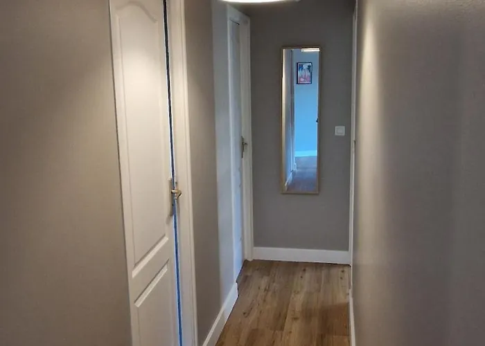 La Maison Du Renclos Maison Familiale, Au Calme Quartier Nature Proche Centre Ville, 8 Personnes, Grand Jardin Clos Avec Piscine Couverte