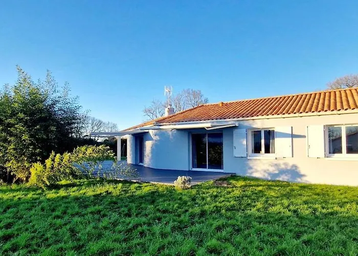 La Maison Du Renclos Maison Familiale, Au Calme Quartier Nature Proche Centre Ville, 8 Personnes, Grand Jardin Clos Avec Piscine Couverte Hébergement de vacances
