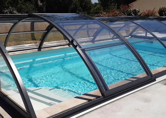 La Maison Du Renclos Maison Familiale, Au Calme Quartier Nature Proche Centre Ville, 8 Personnes, Grand Jardin Clos Avec Piscine Couverte